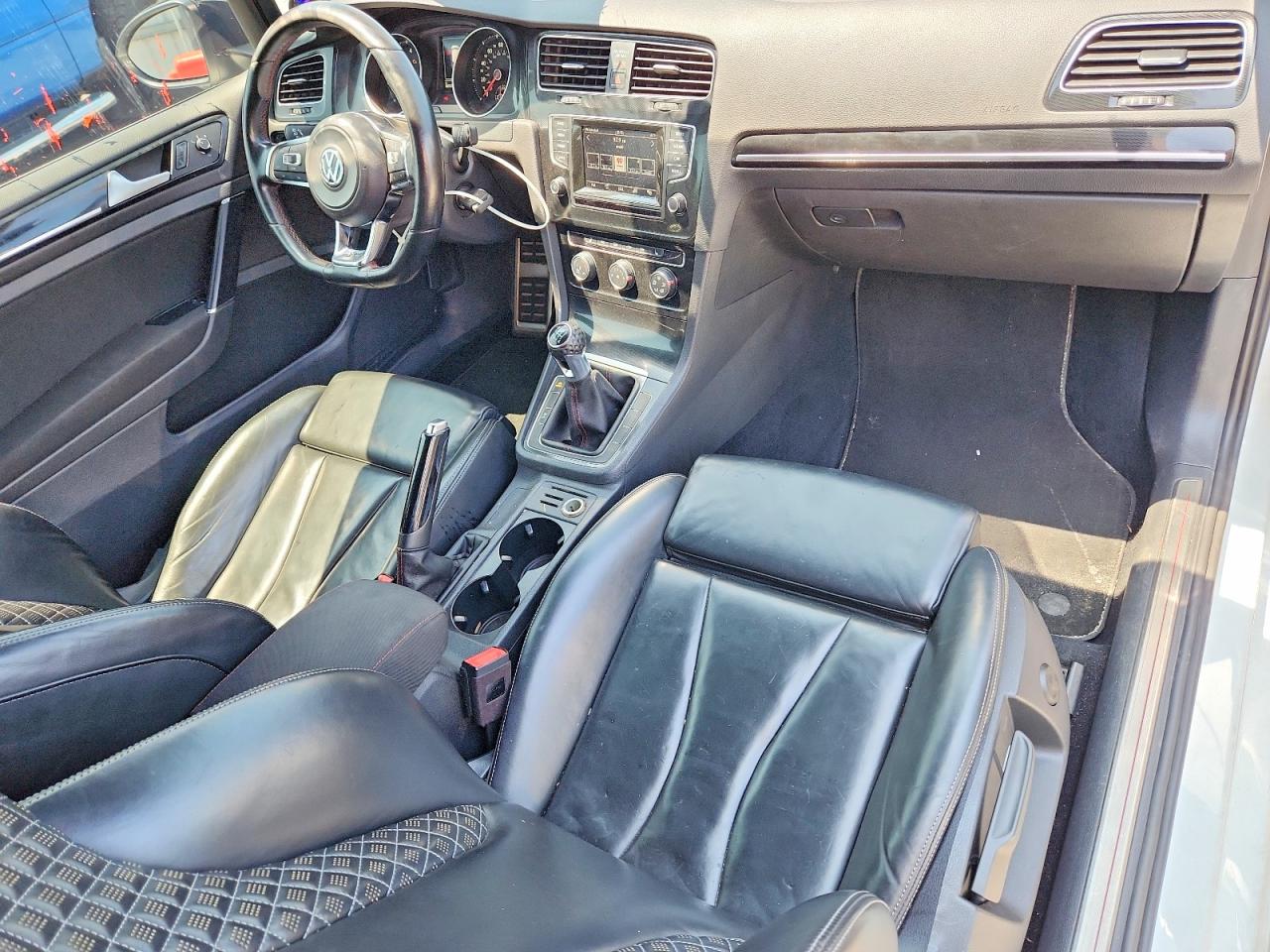 2015 Volkswagen Gti White vin: 3VWYT7AU7FM042320