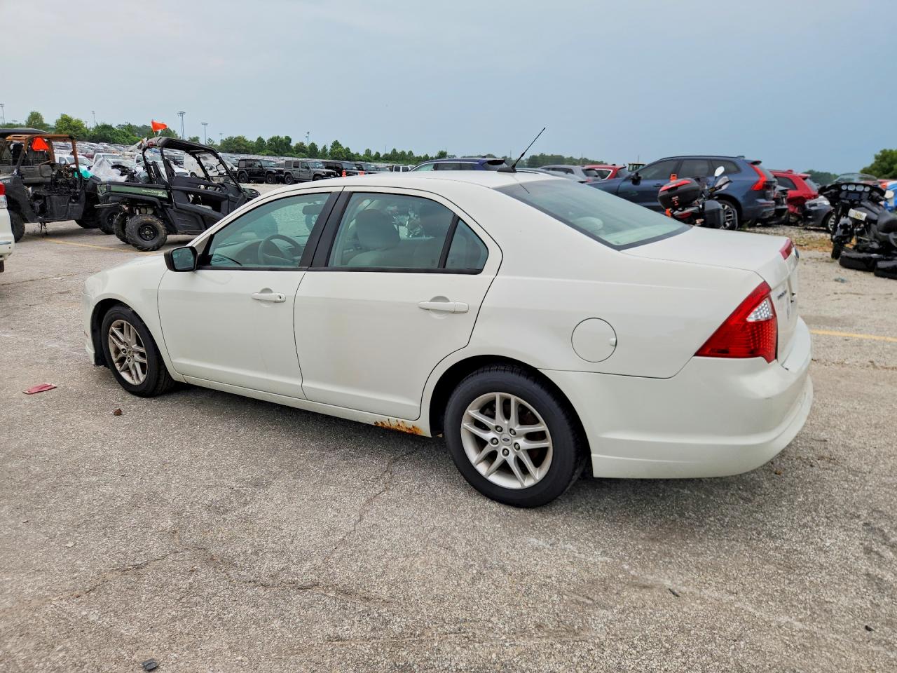 2010 Ford Fusion S White vin: 3FAHP0GA4AR411406