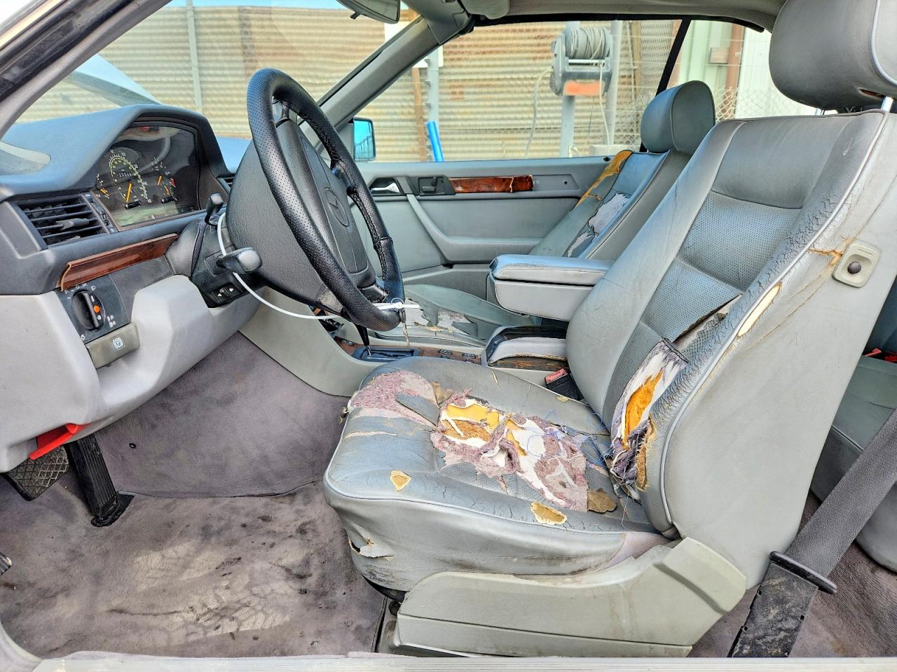 1995 Mercedes-benz E 320 Silver vin: WDBEA66E7SC185995