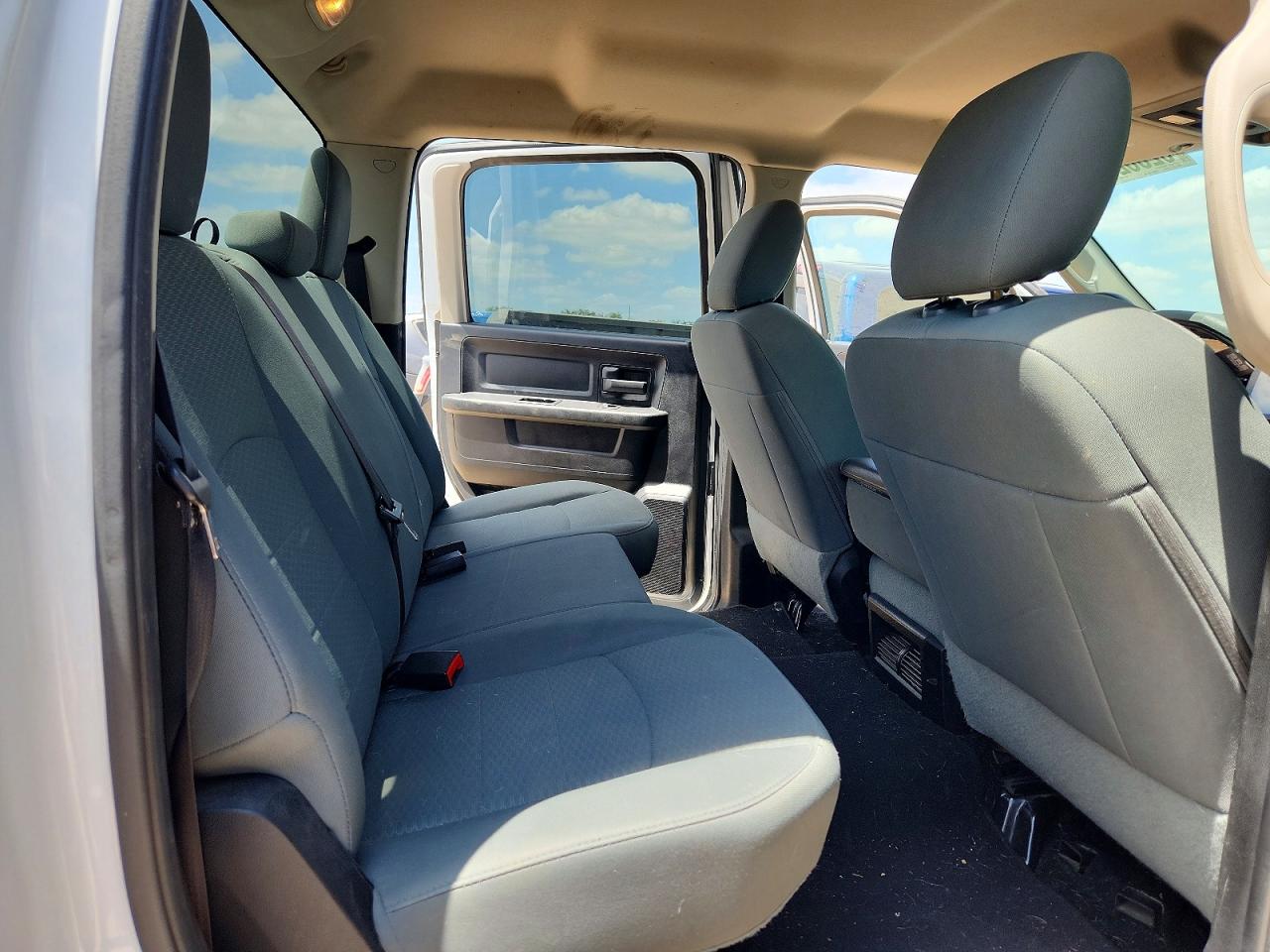 2015 Ram 1500 St White vin: 1C6RR7KM2FS694233