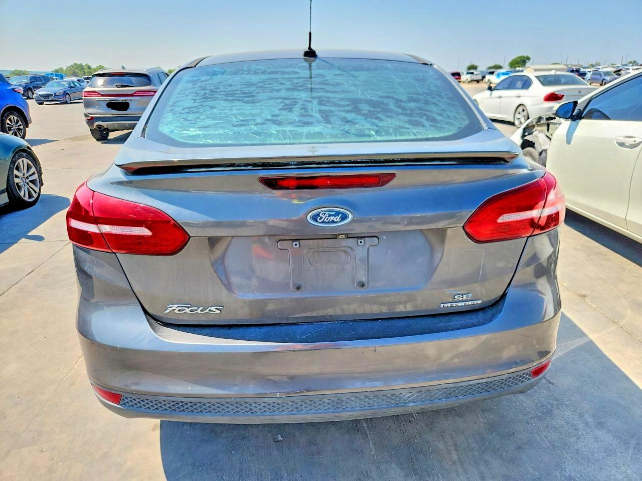 2015 Ford Focus Se Gray vin: 1FADP3F27FL210342