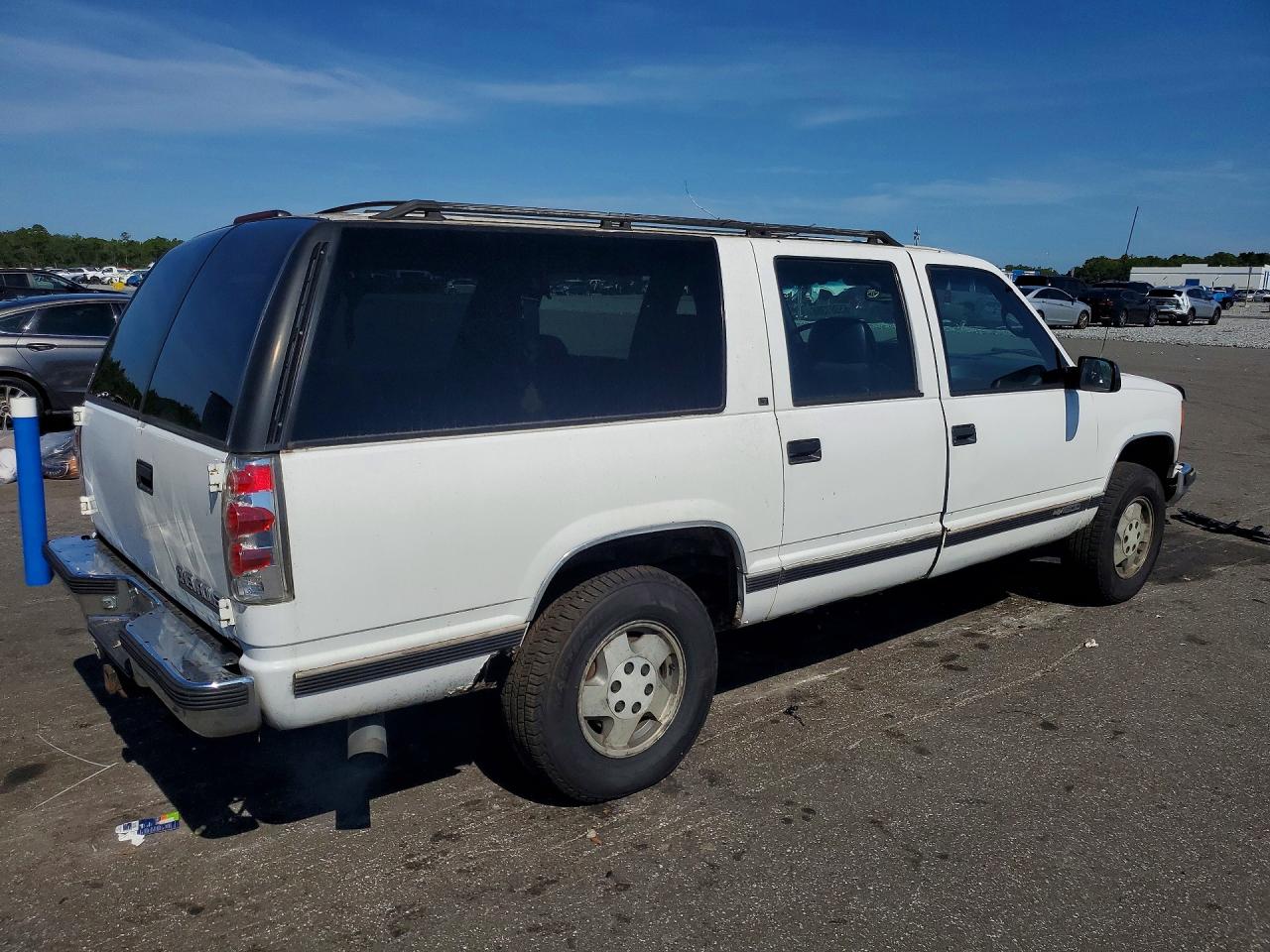 1995 Chevrolet Suburban K1500 White vin: 1GNFK16K9SJ437048