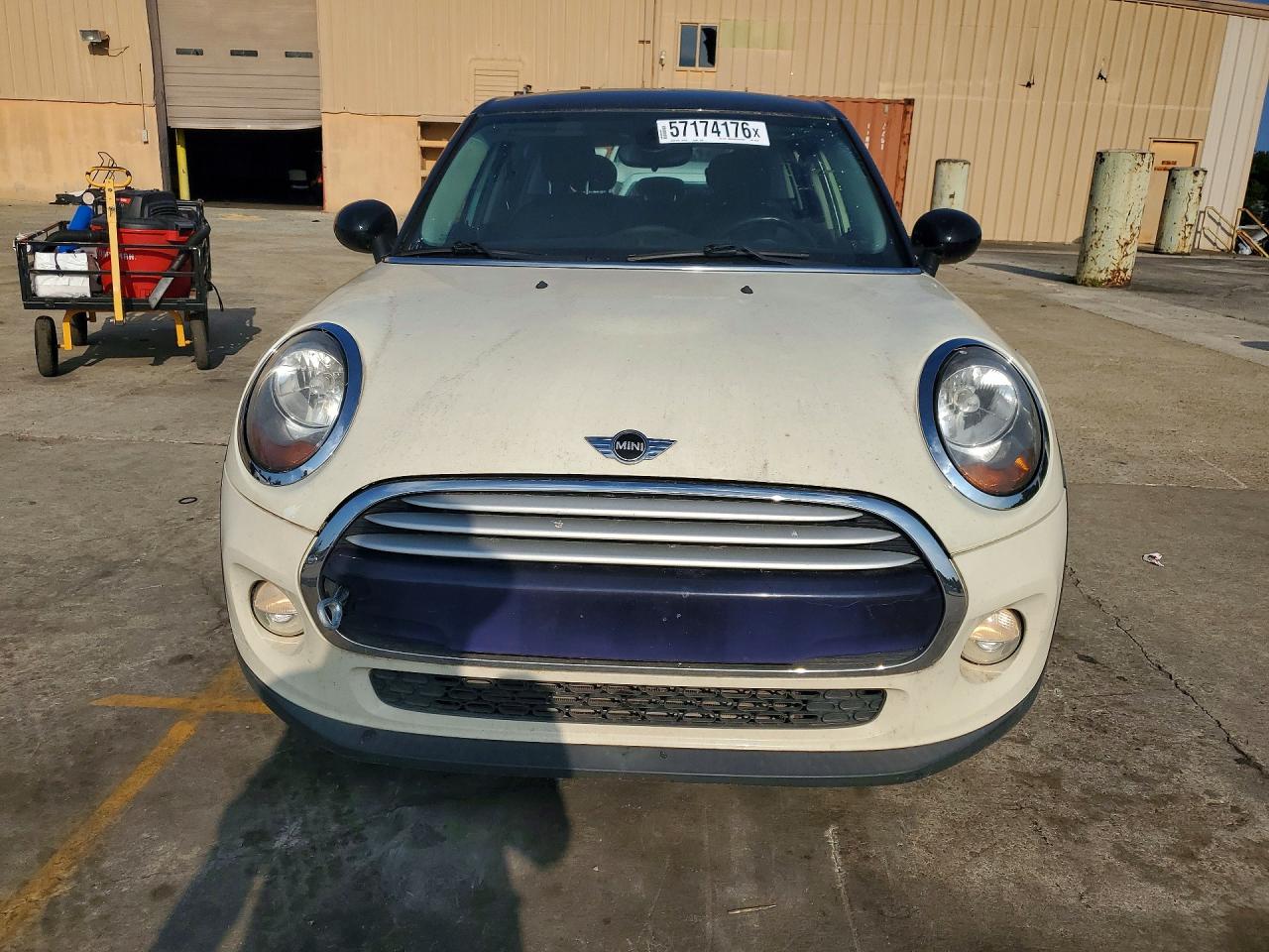 2015 Mini Cooper White vin: WMWXS5C5XFT837582