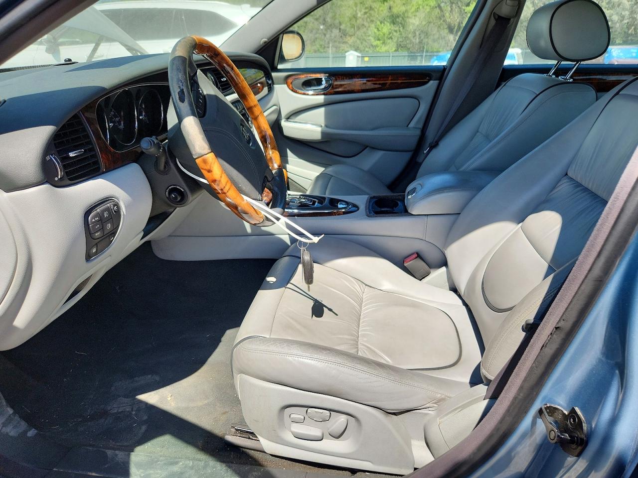 2004 Jaguar Vandenplas Blue vin: SAJEA74C34SG07203