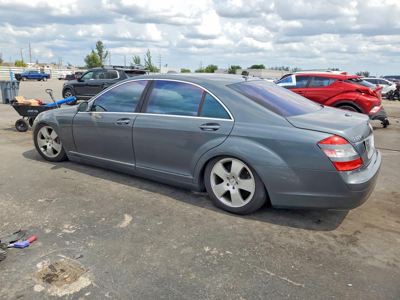 2007 Mercedes-benz S 550 Gray vin: WDDNG71X57A061196