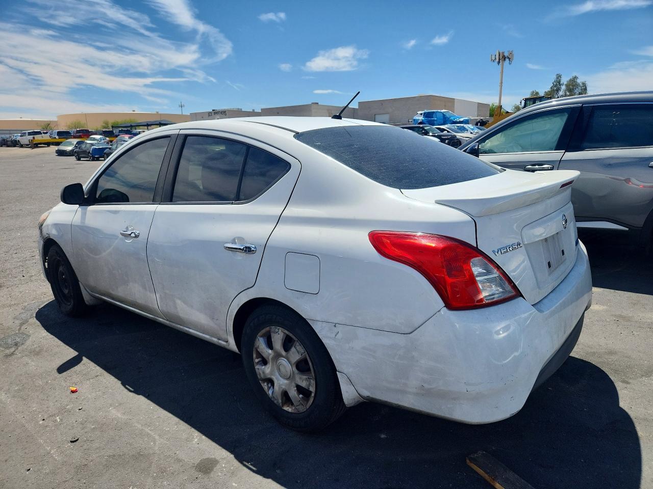 2015 Nissan Versa 1.6 Sv Белый vin: 3N1CN7APXFL886118