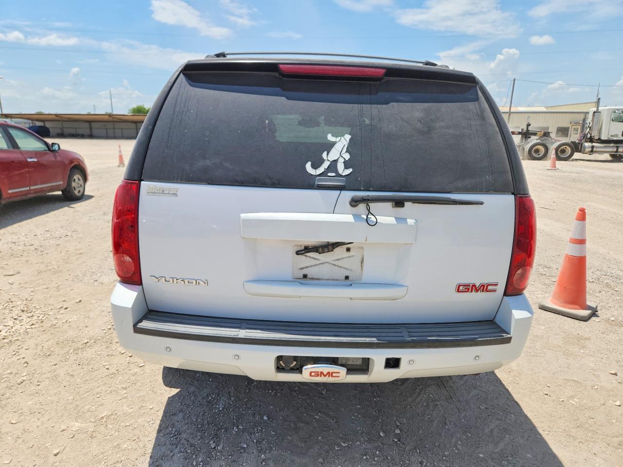 2007 Gmc Yukon White vin: 1GKFC13J67R128880