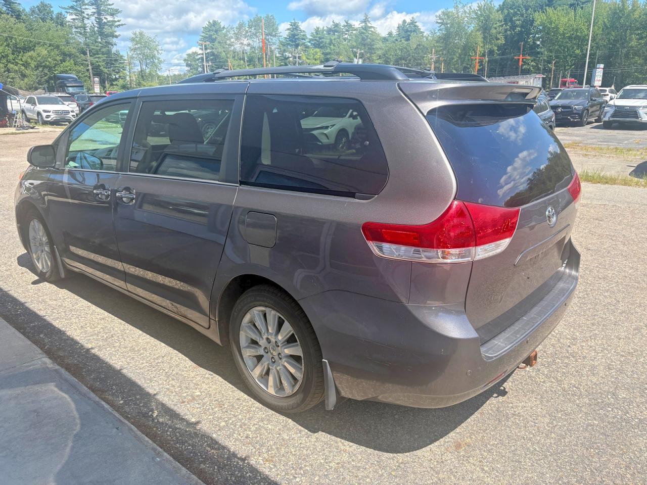 2013 Toyota Sienna Xle 7-passenger Серый vin: 5TDDK3DCXDS061618