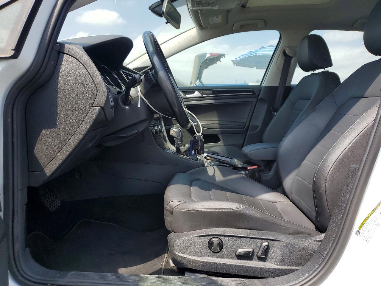 2015 Volkswagen Golf White vin: 3VW217AUXFM066137