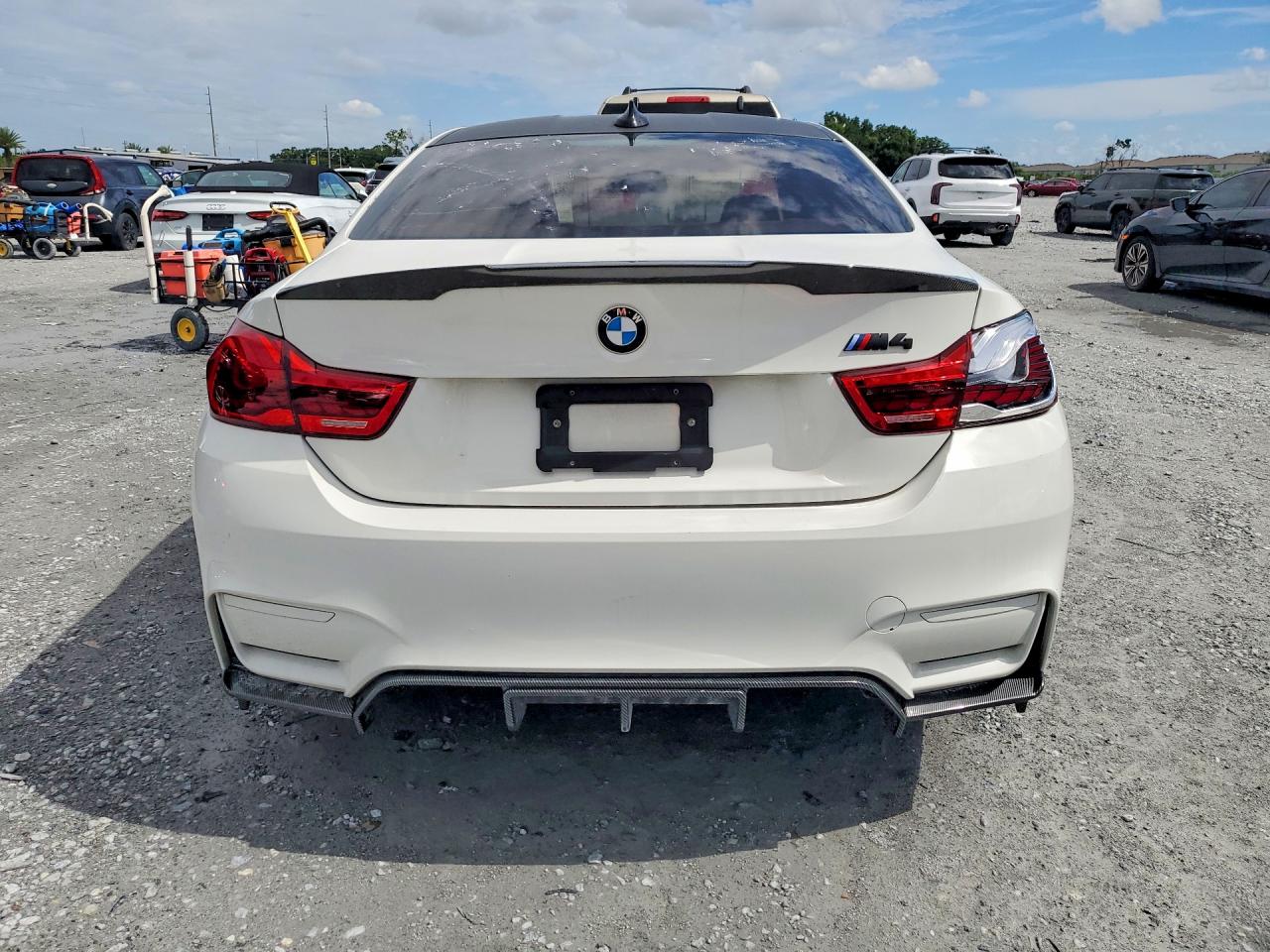 2015 Bmw M4 White vin: WBS3R9C59FK333107