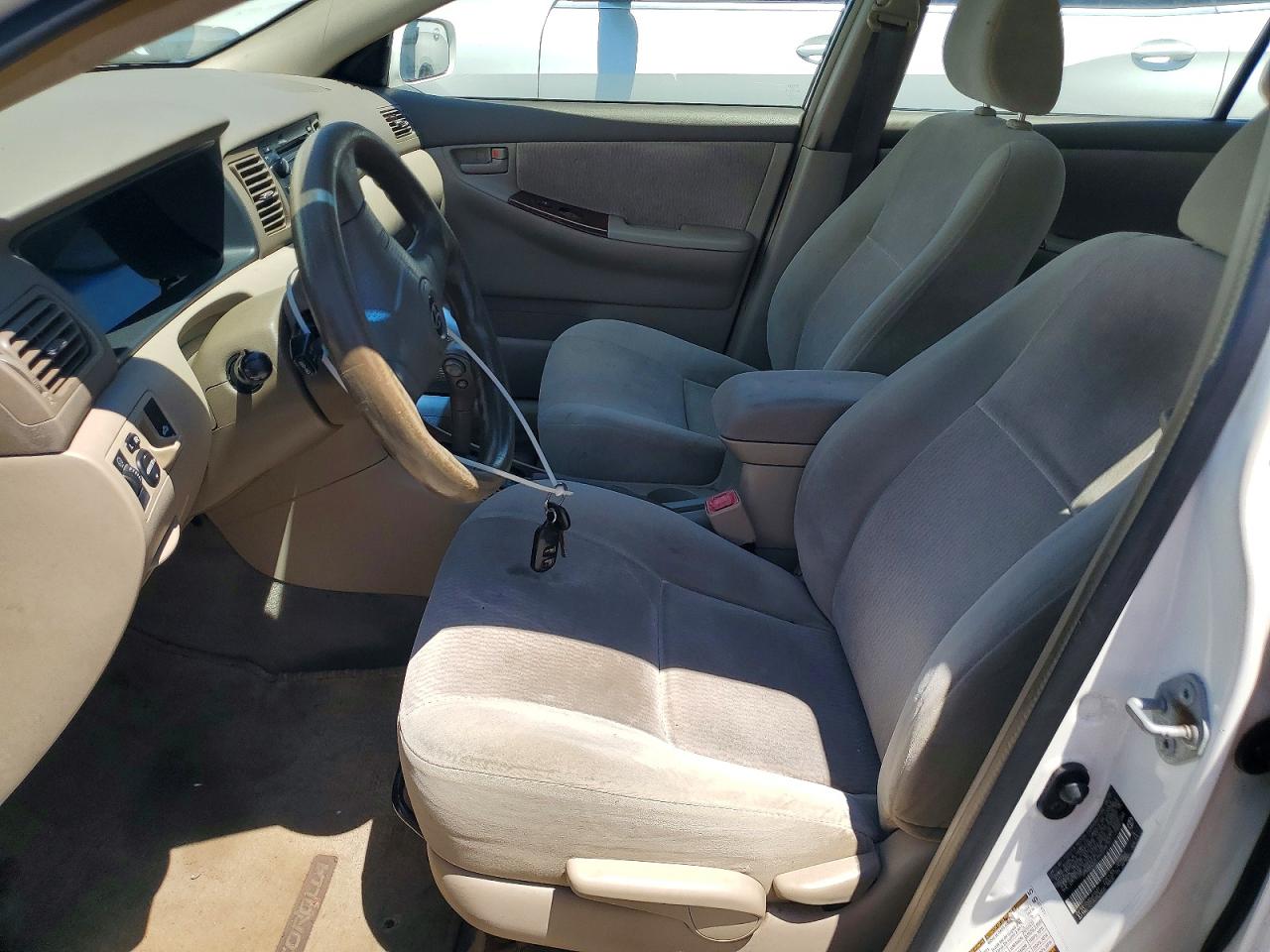 2006 Toyota Corolla Le White vin: JTDBR32E460098757