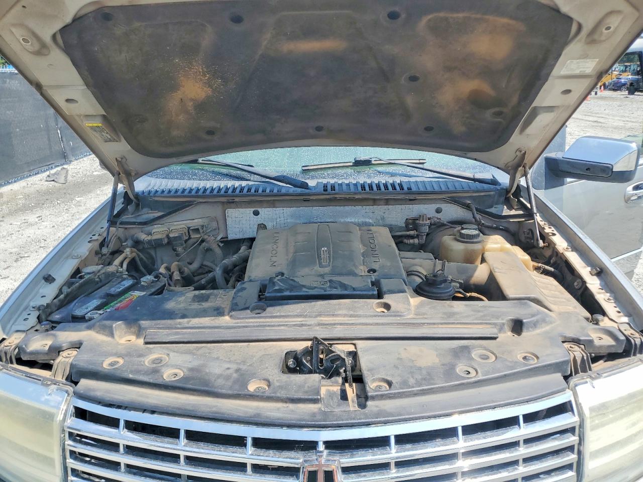2008 Lincoln Navigator Silver vin: 5LMFU28548LJ06545
