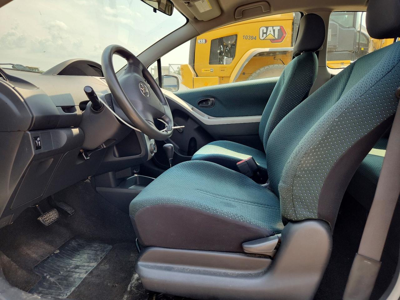 2008 Toyota Yaris Base Белый vin: JTDJT923585177326