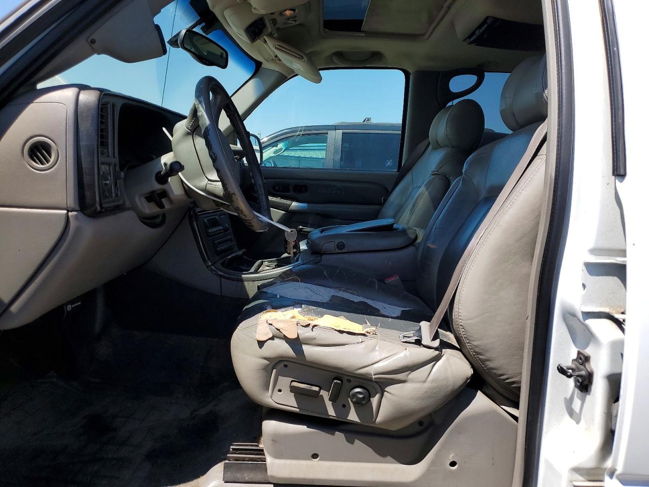 2002 Gmc Denali Xl K1500 White vin: 1GKFK66U02J171804