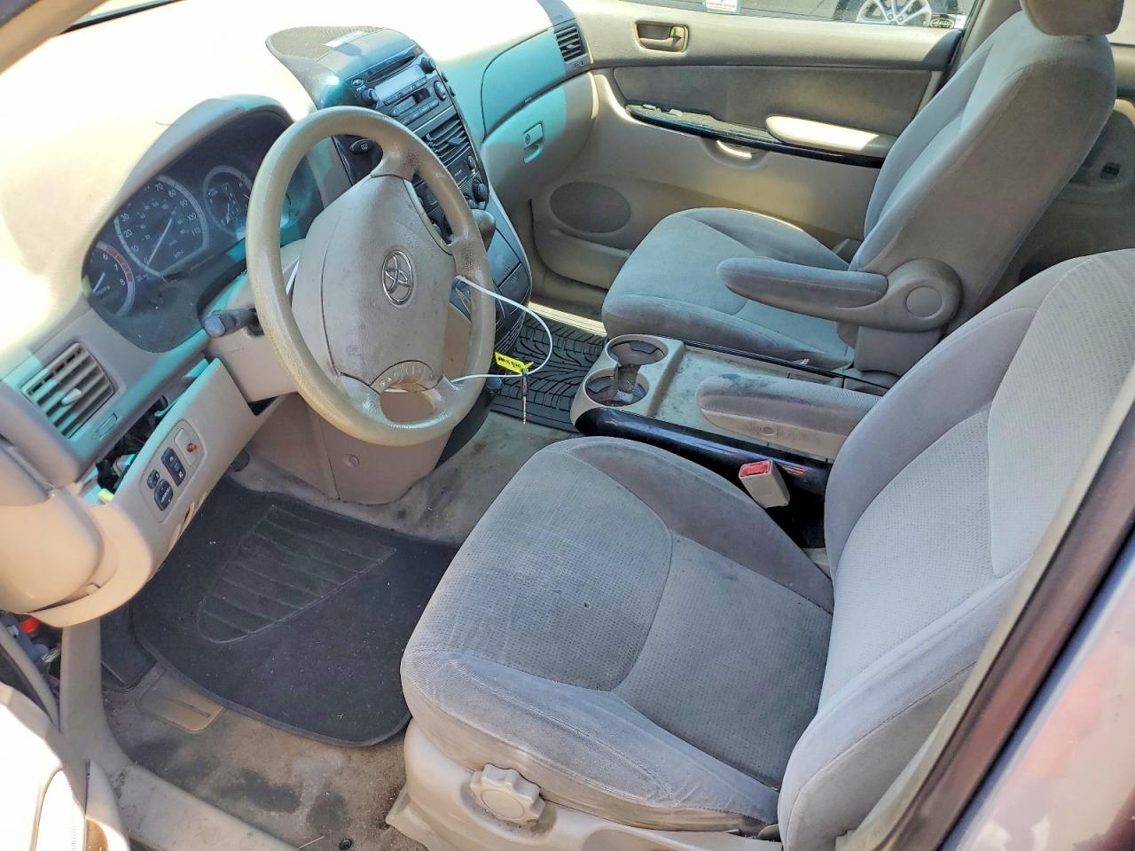 2004 Toyota Sienna Le 7 Passenger Blue vin: 5TDZA23C64S152339