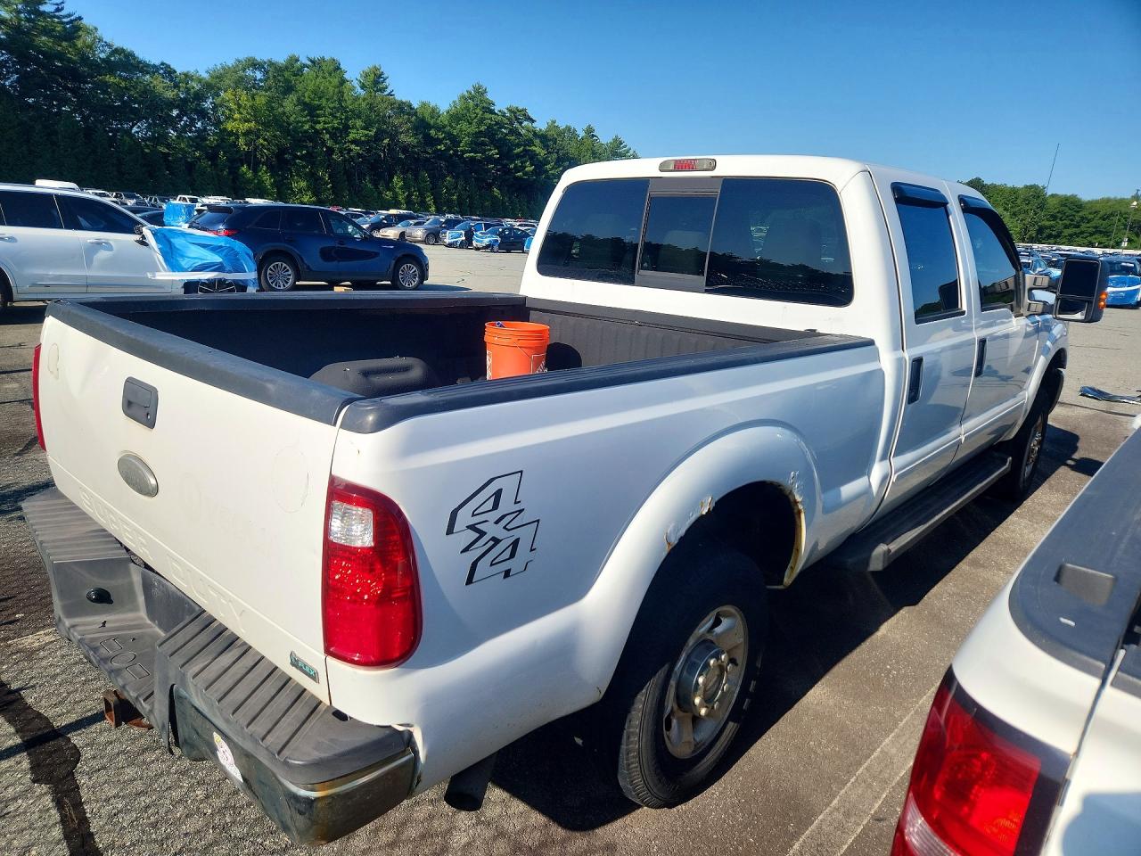 2011 Ford F250 Super Duty White vin: 1FT7W2B68BEC77088