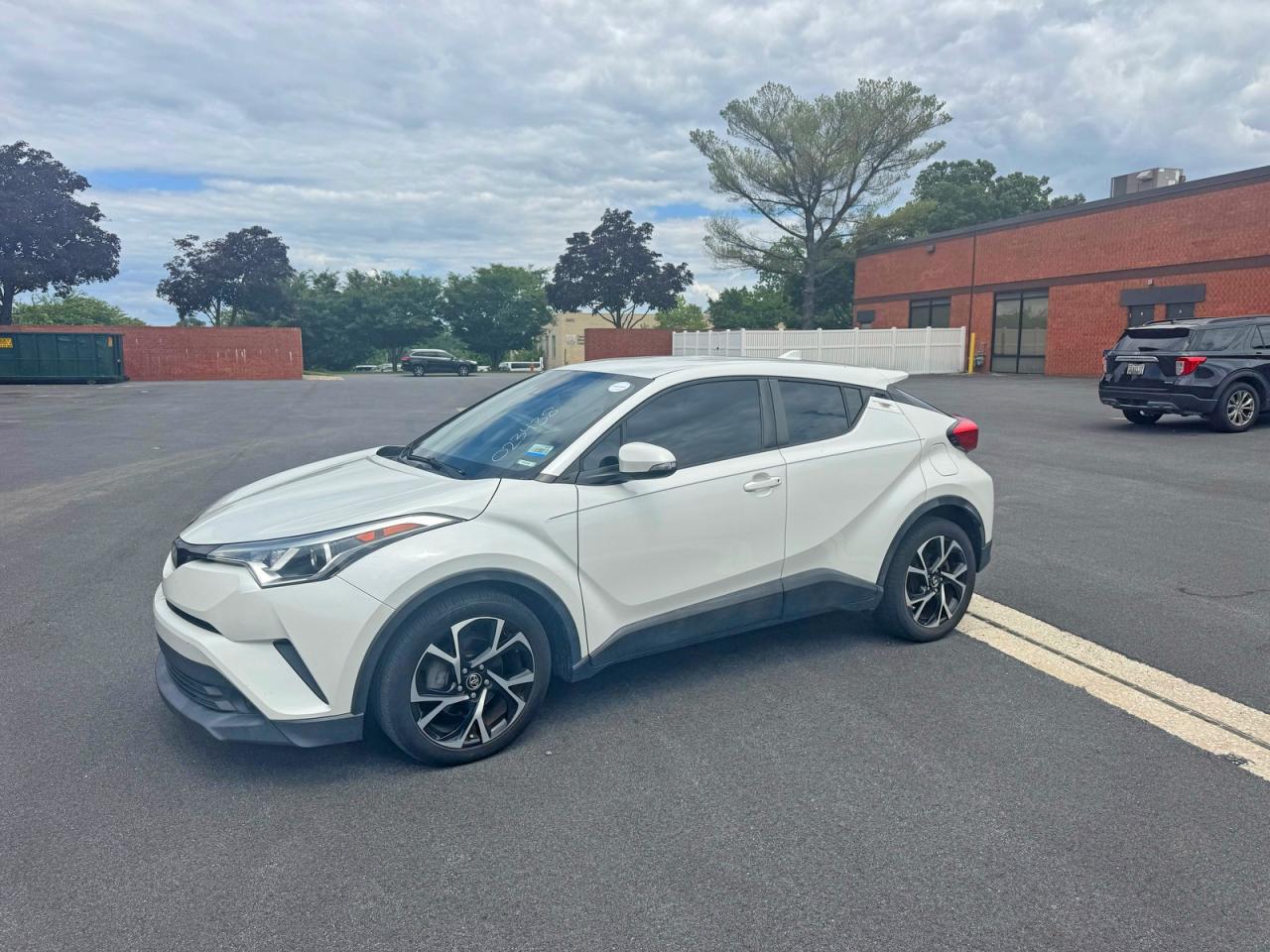 2018 Toyota C-hr Xle White vin: NMTKHMBX0JR023438