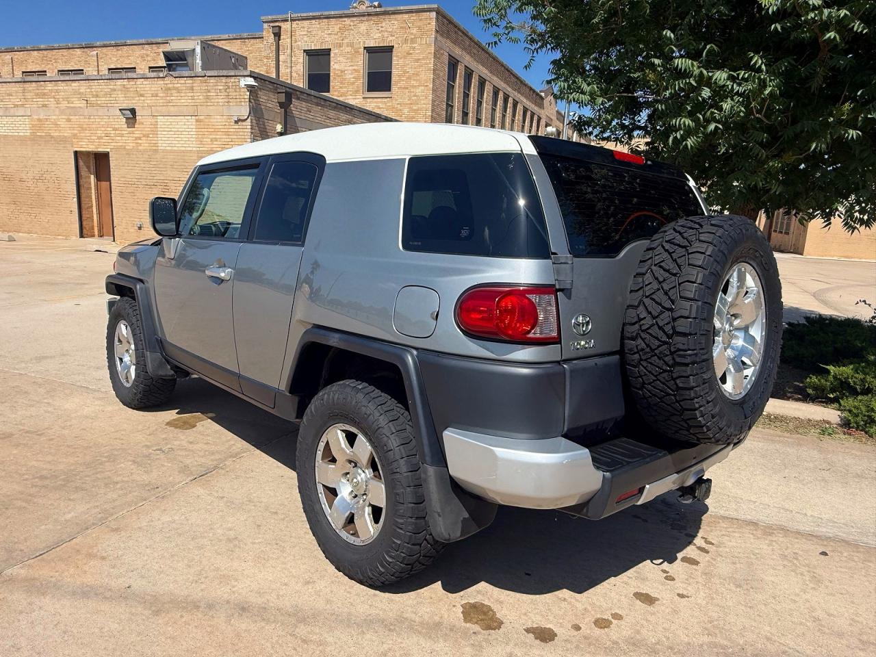 2009 Toyota Fj Cruiser Base Silver vin: JTEBU11F09K067152
