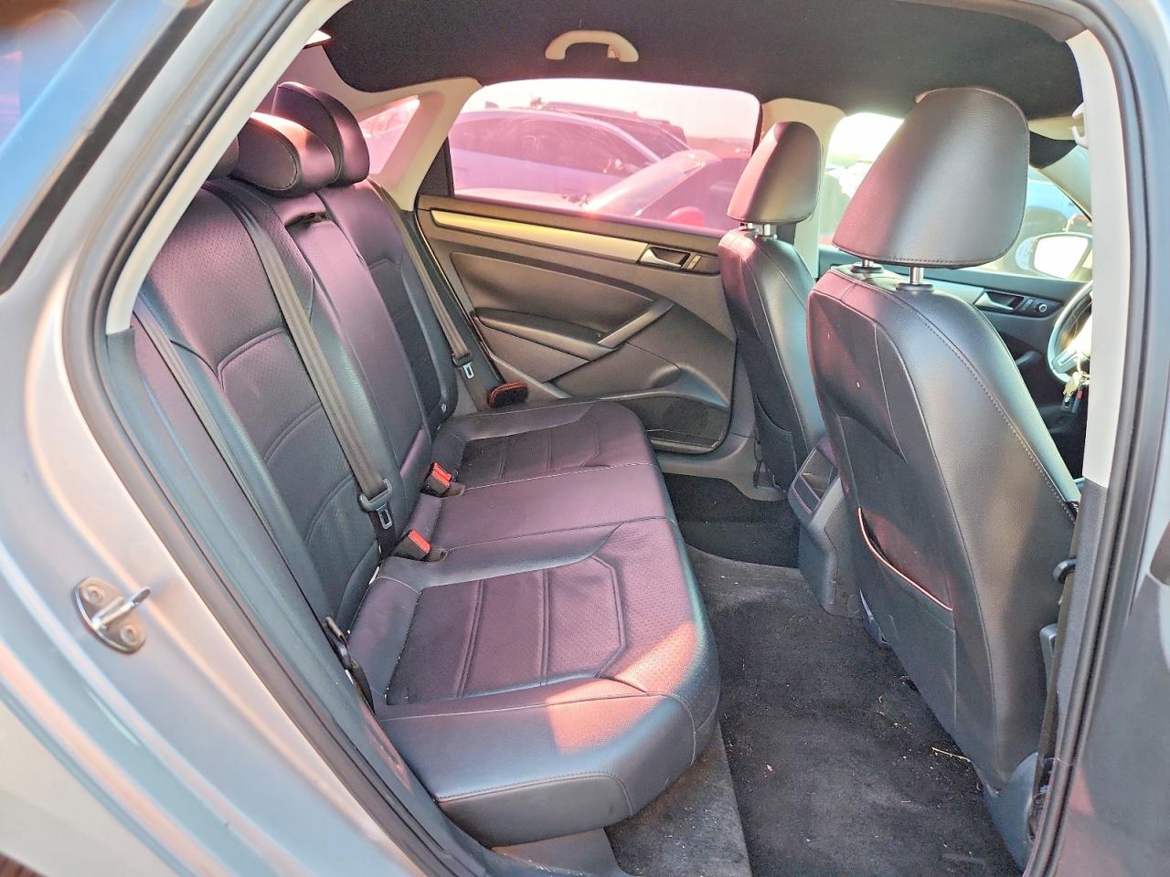 2015 Volkswagen Passat S Серебряный vin: 1VWAS7A35FC120140