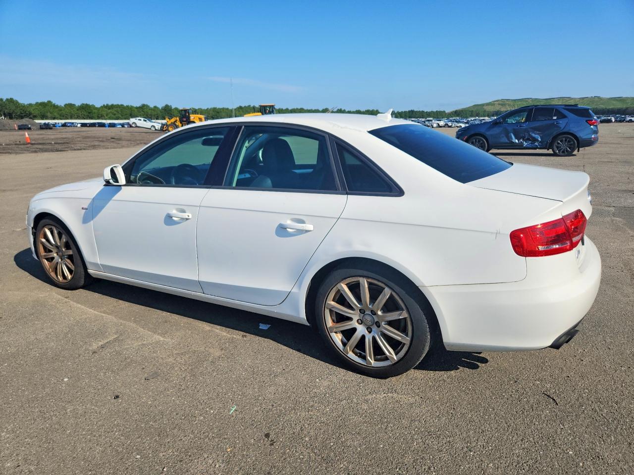 2010 Audi A4 Premium White vin: WAUAFAFL2AN027020