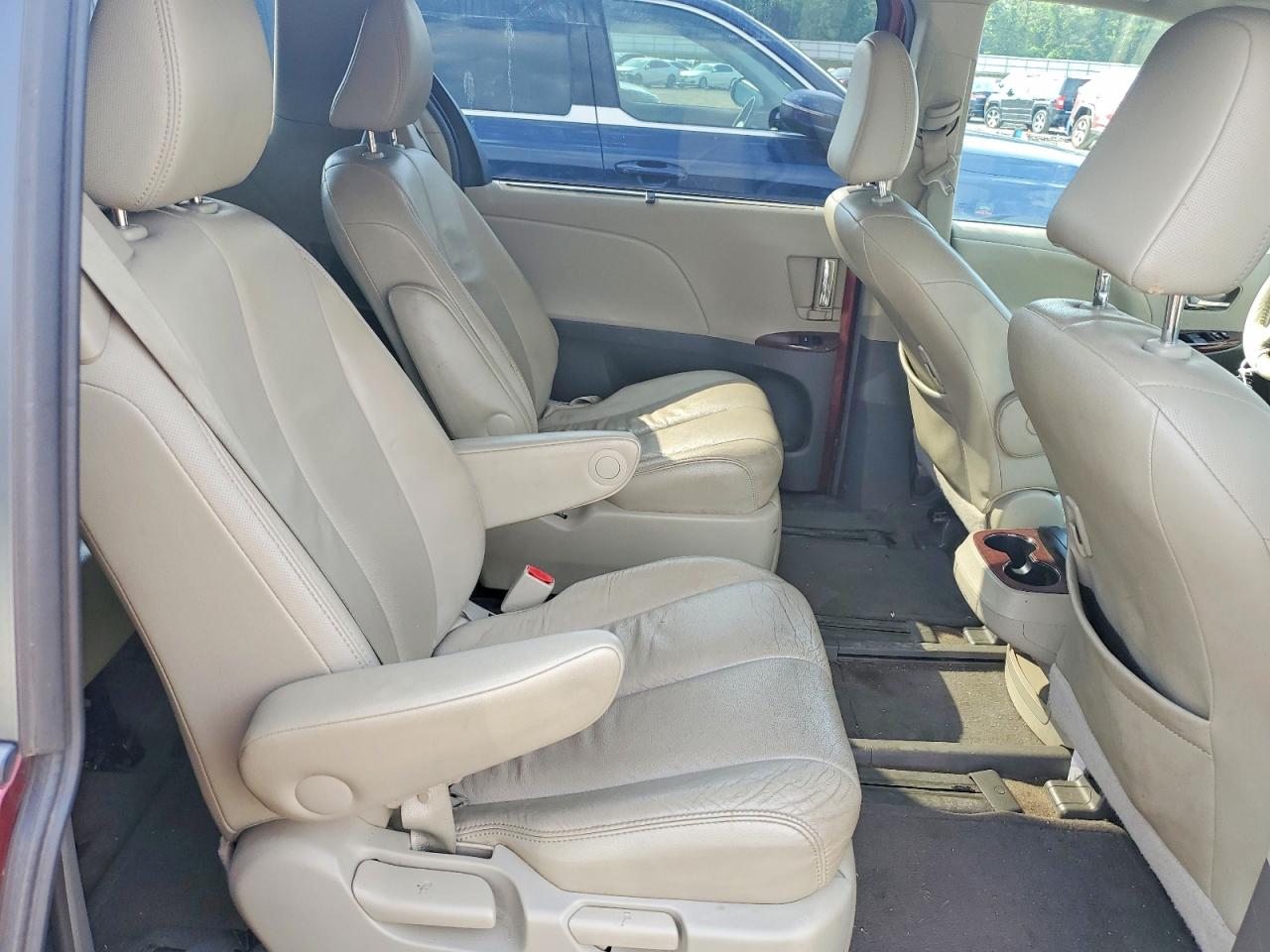 2013 Toyota Sienna Xle 7-passenger Maroon vin: 5TDDK3DC0DS059294