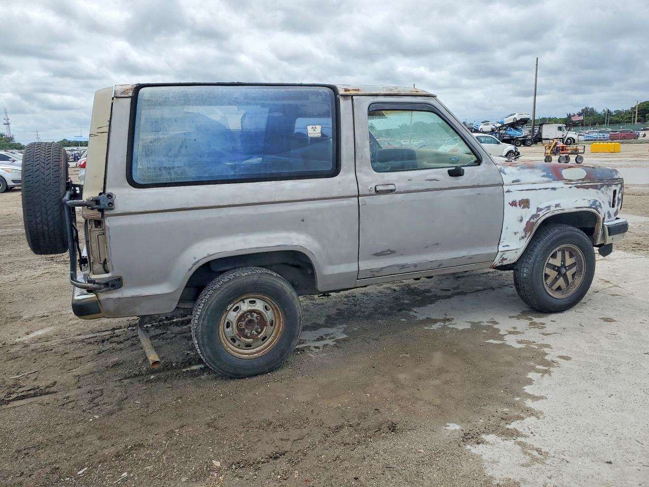 1989 Ford Bronco Ii Желто-коричневый vin: 1FMCU12T9KUC40654