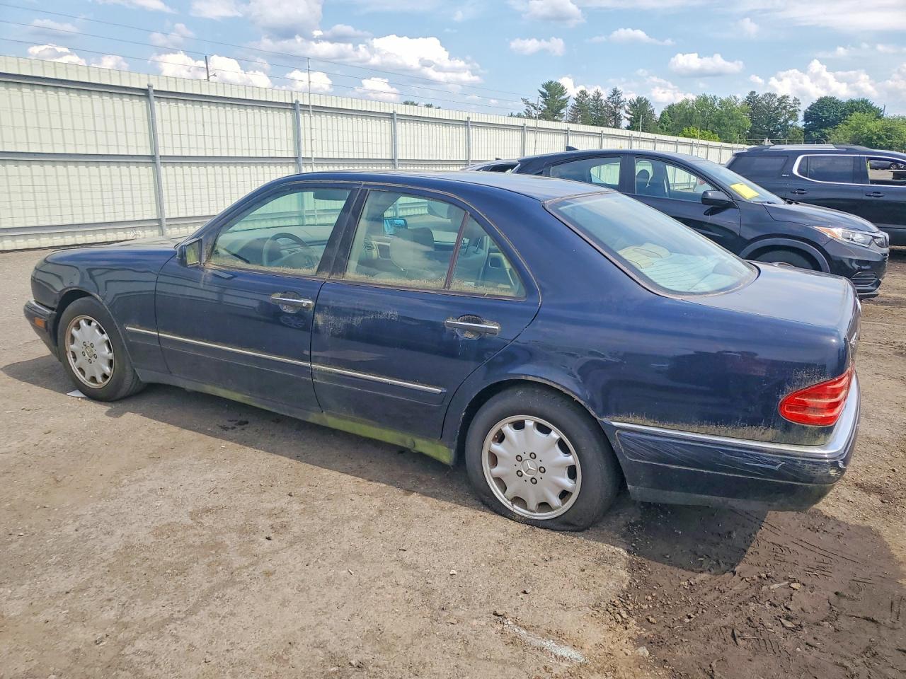 1998 Mercedes-benz E 300td Blue vin: WDBJF25F3WA581880