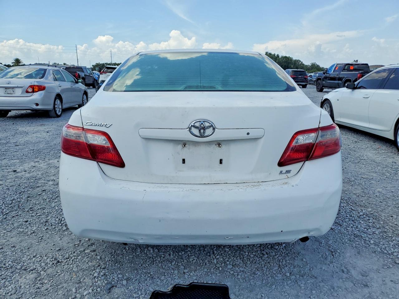 2007 Toyota Camry Le Белый vin: JTNBE46K173068421