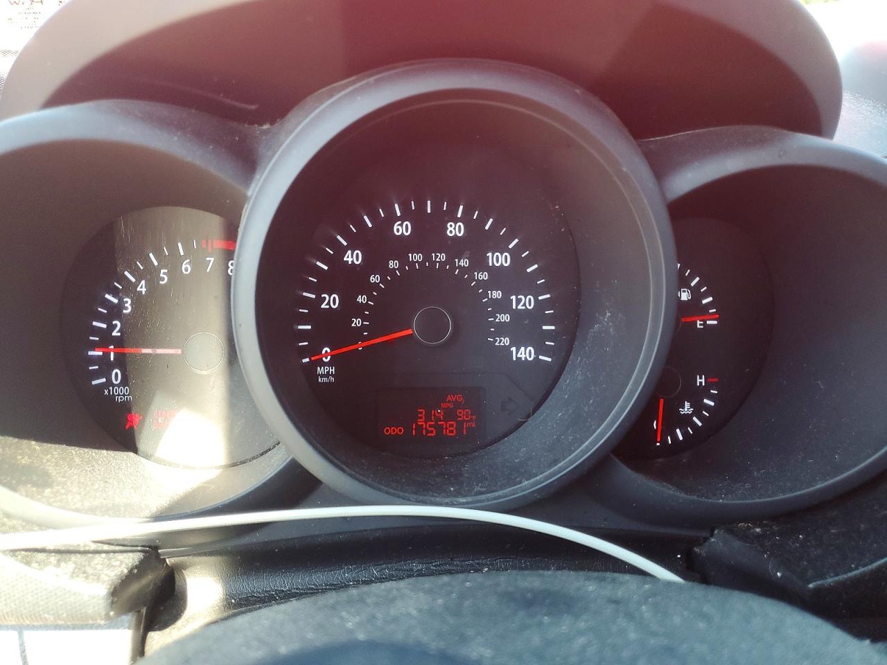 2013 Kia Soul Base Red vin: KNDJT2A51D7574265