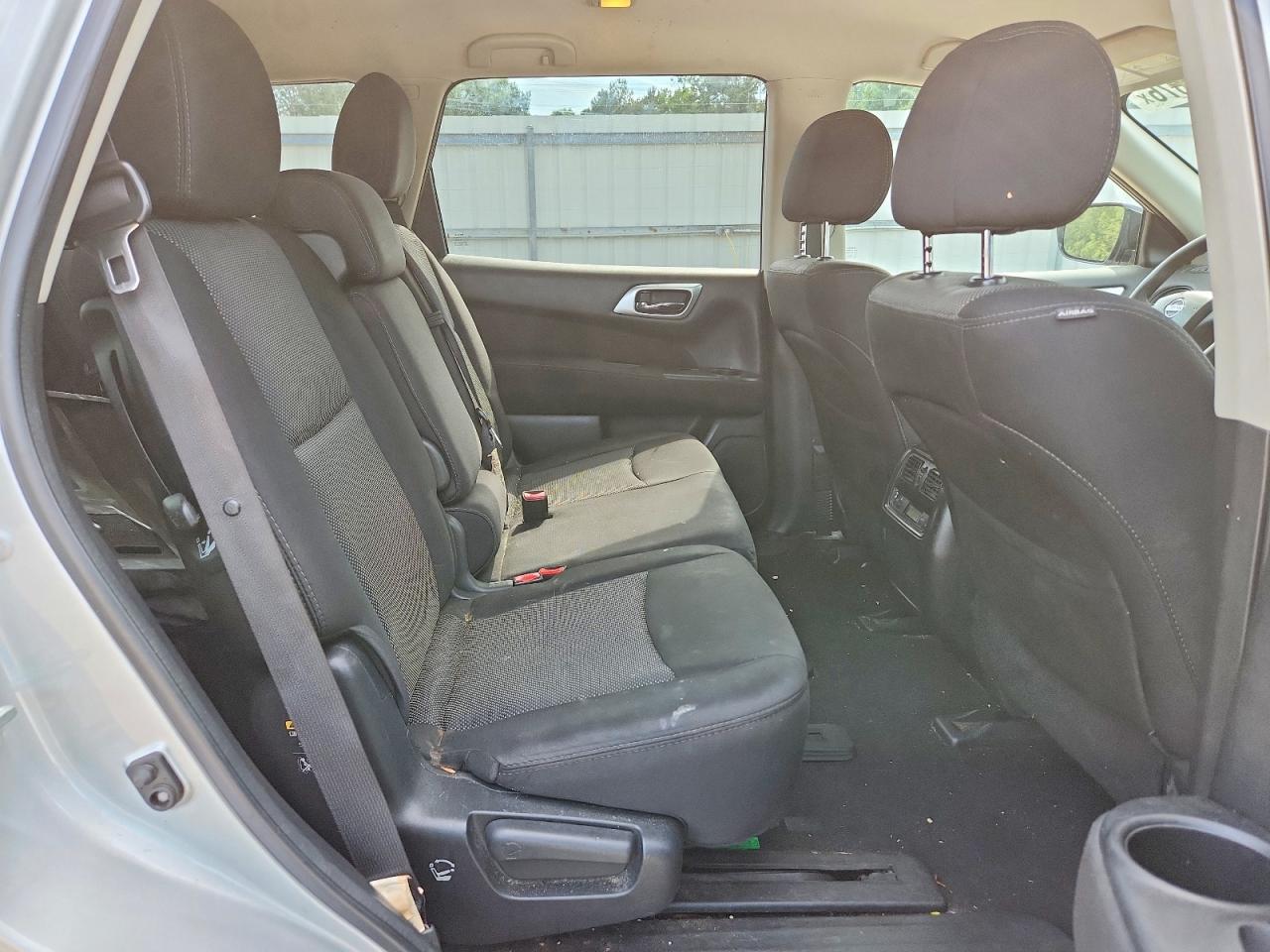2017 Nissan Pathfinder S Silver vin: 5N1DR2MN8HC689820