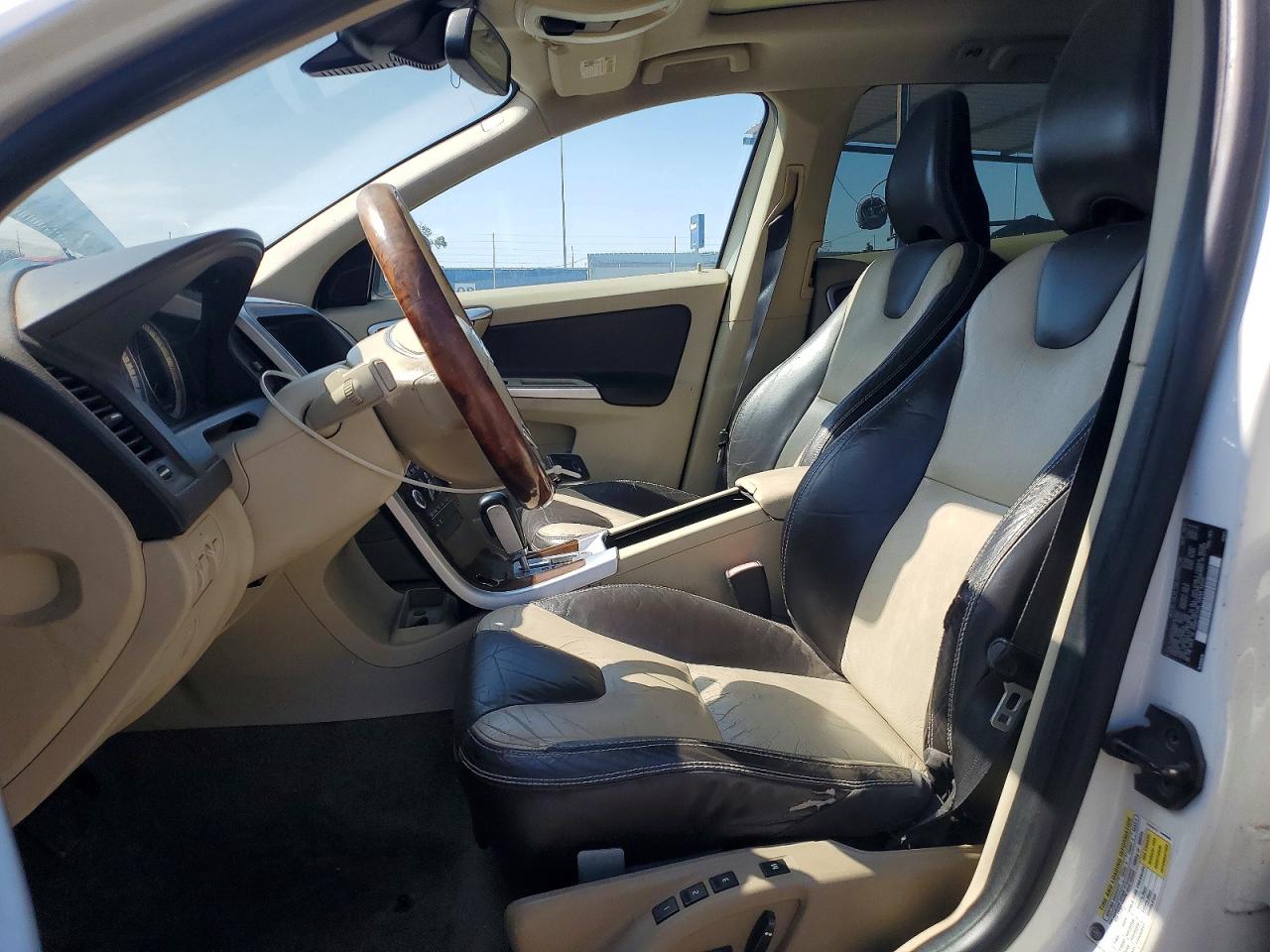 2011 Volvo Xc60 T6 White vin: YV4902DZ6B2153062