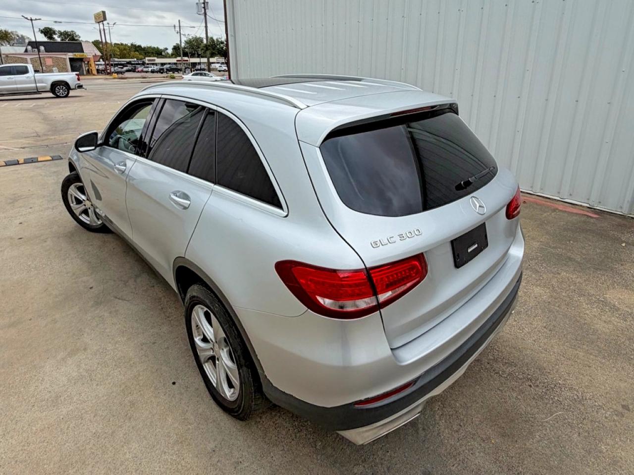 2016 Mercedes-benz Glc 300 Silver vin: WDC0G4JB3GF018951