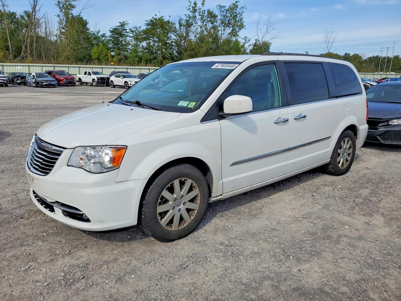 2015 Chrysler Town & Country Touring White vin: 2C4RC1BG8FR662535