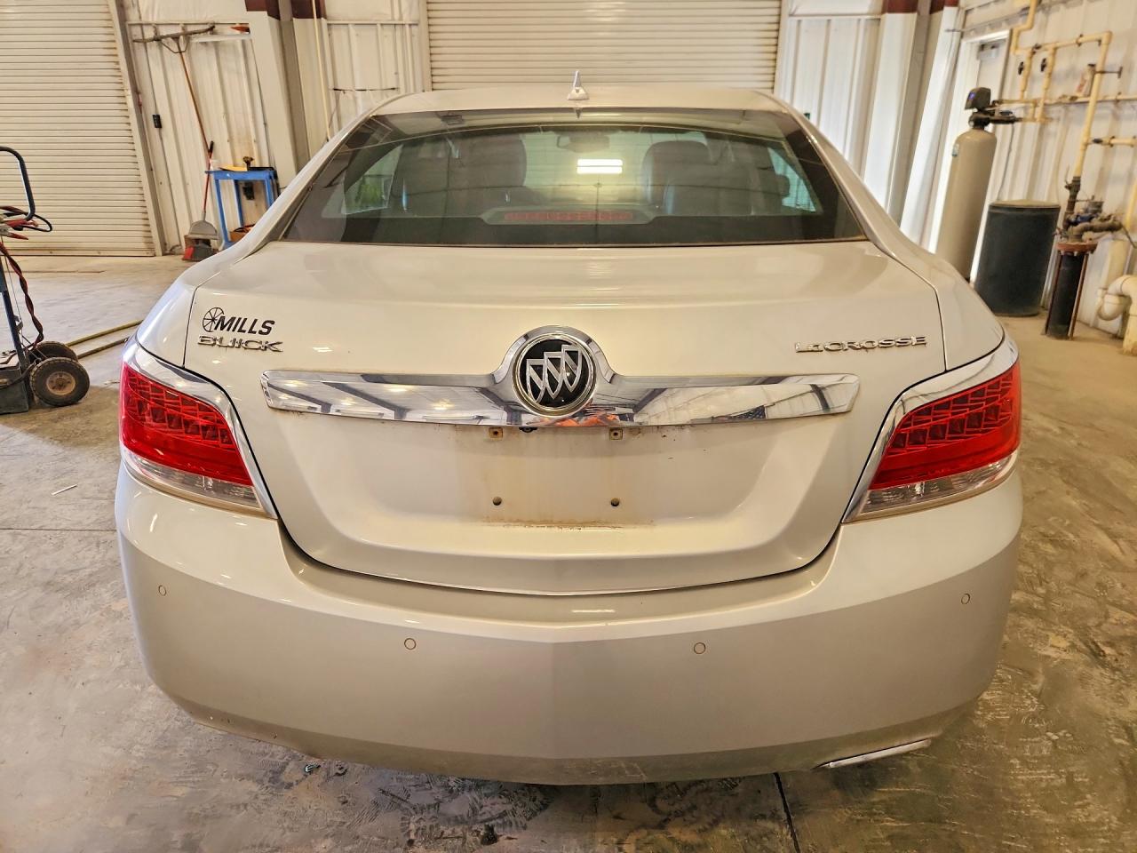 2013 Buick Lacrosse Silver vin: 1G4GC5E31DF151093