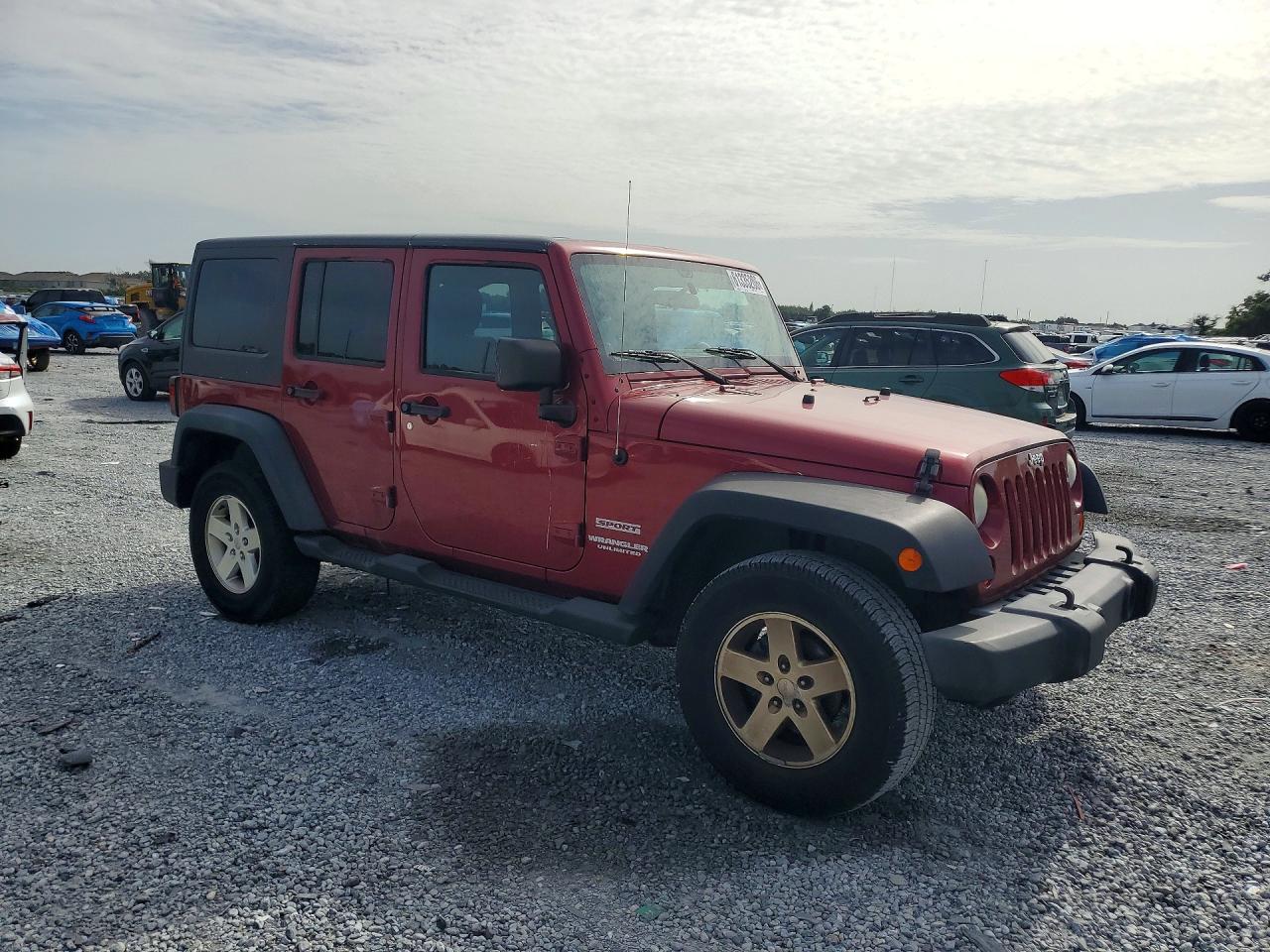 2012 Jeep Wrangler Unlimited Sport Burgundy vin: 1C4BJWDG4CL229137