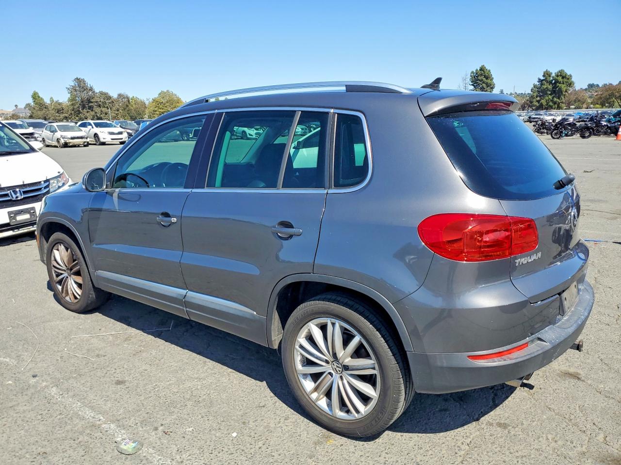 2013 Volkswagen Tiguan S Серый vin: WVGAV7AX1DW547741
