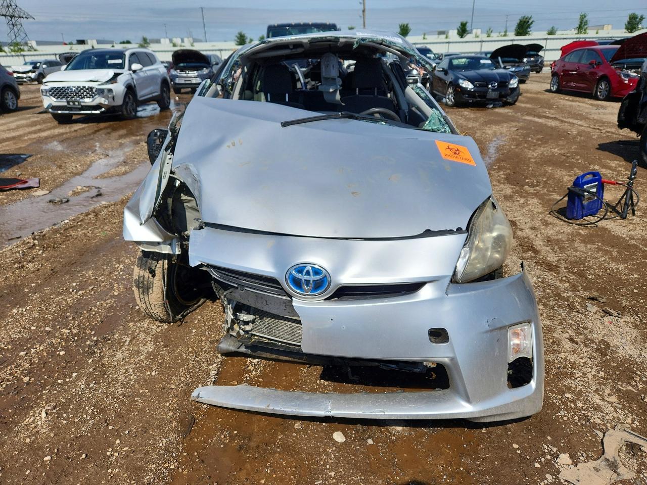 2011 Toyota Prius Two Серебряный vin: JTDKN3DU8B0294257