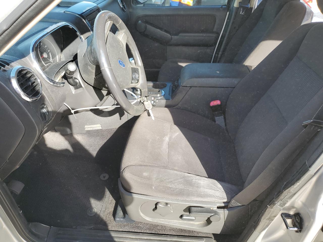 2010 Ford Explorer Xlt Silver vin: 1FMEU6DE6AUB07868