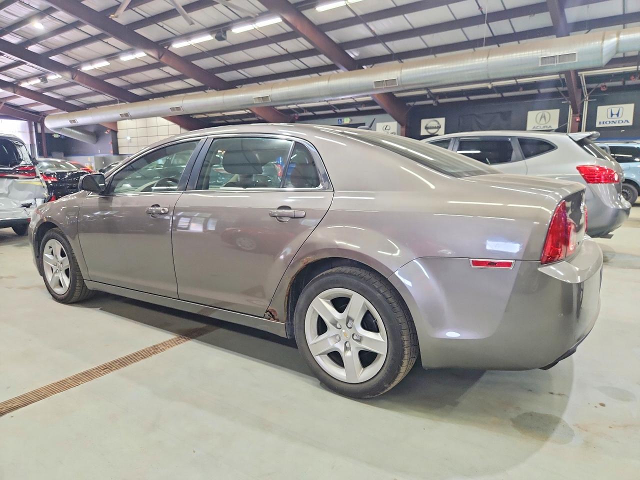 2011 Chevrolet Malibu Ls Золотой vin: 1G1ZB5E13BF120917