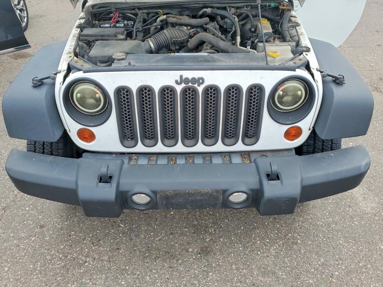 2011 Jeep Wrangler Sport White vin: 1J4AA2D10BL636915