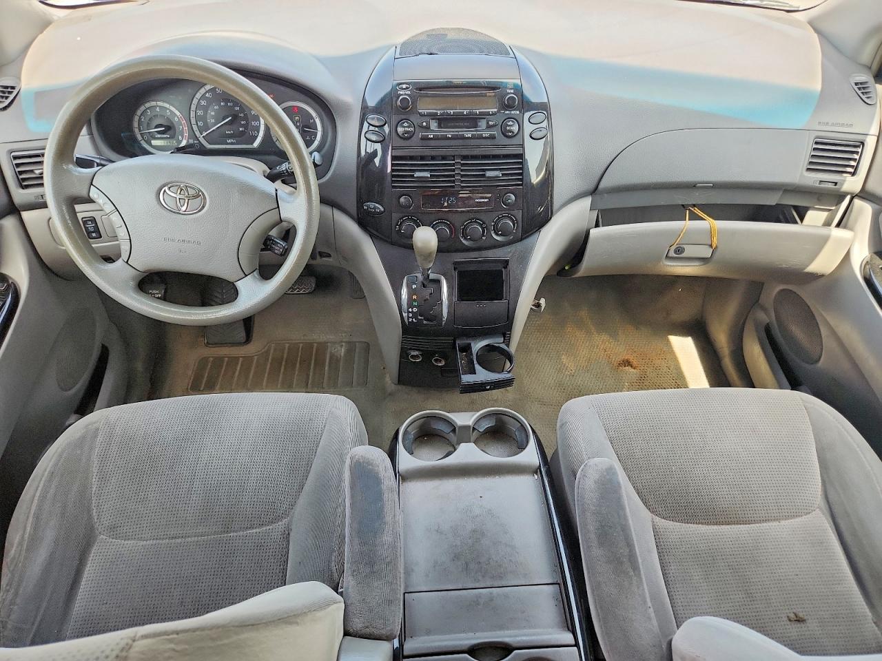 2004 Toyota Sienna Le 7 Passenger White vin: 5TDZA23C24S000090
