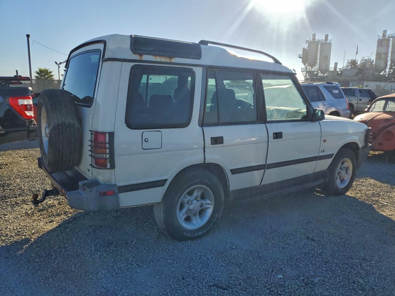 1998 Land Rover Discovery White vin: SALJY1249WA768574