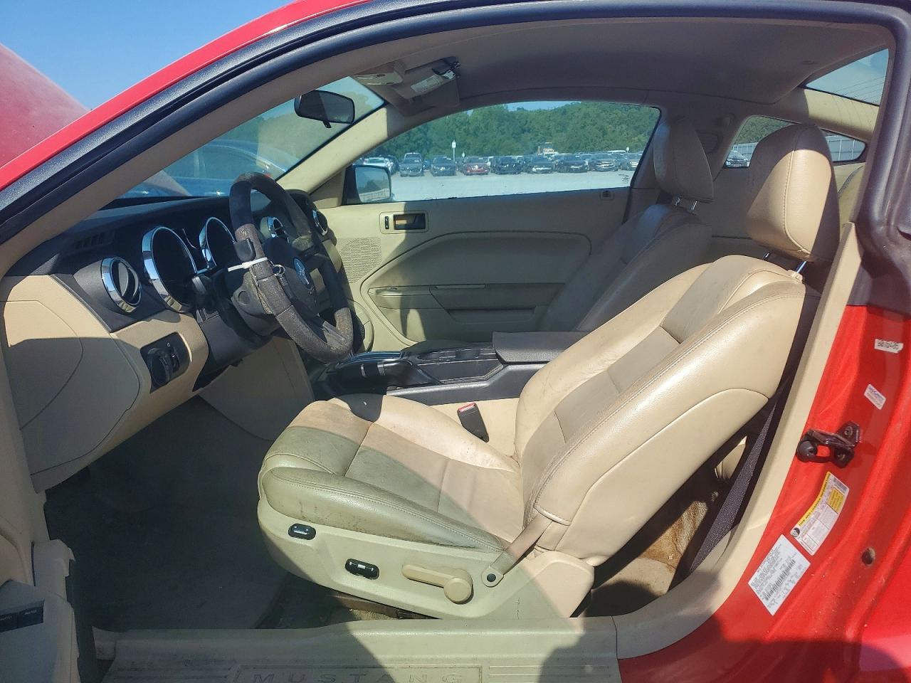 2007 Ford Mustang Red vin: 1ZVFT80N275255982