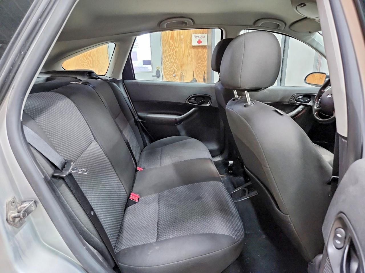 2007 Ford Focus Zx5 Silver vin: 1FAHP37N77W204146