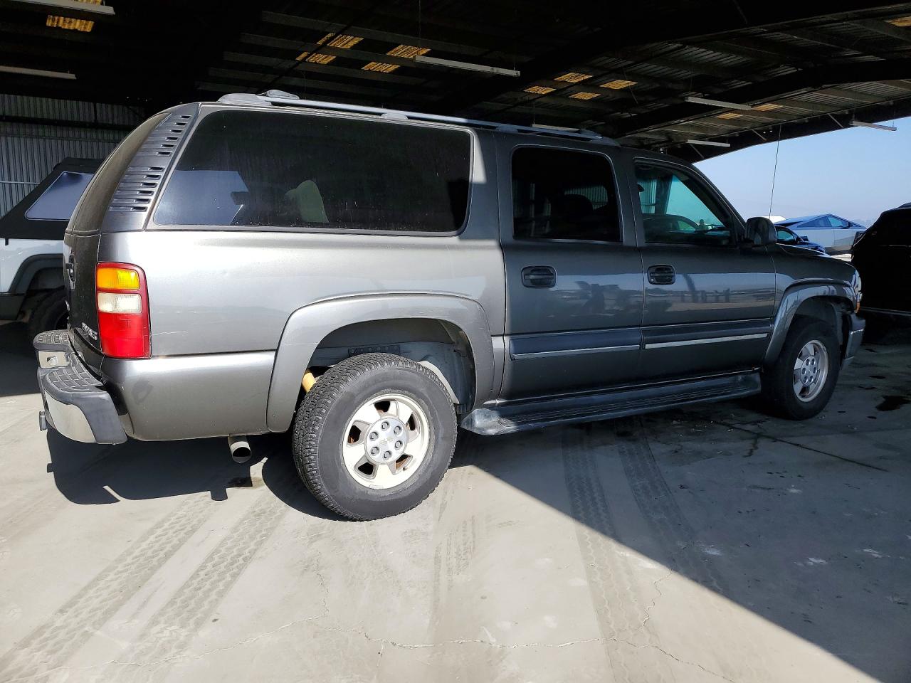 2001 Chevrolet Suburban K1500 Gray vin: 3GNFK16T21G262098