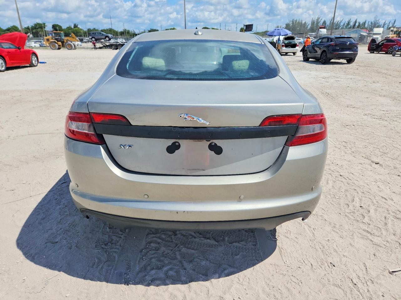 2011 Jaguar Xf Premium Silver vin: SAJWA0GB8BLS18379