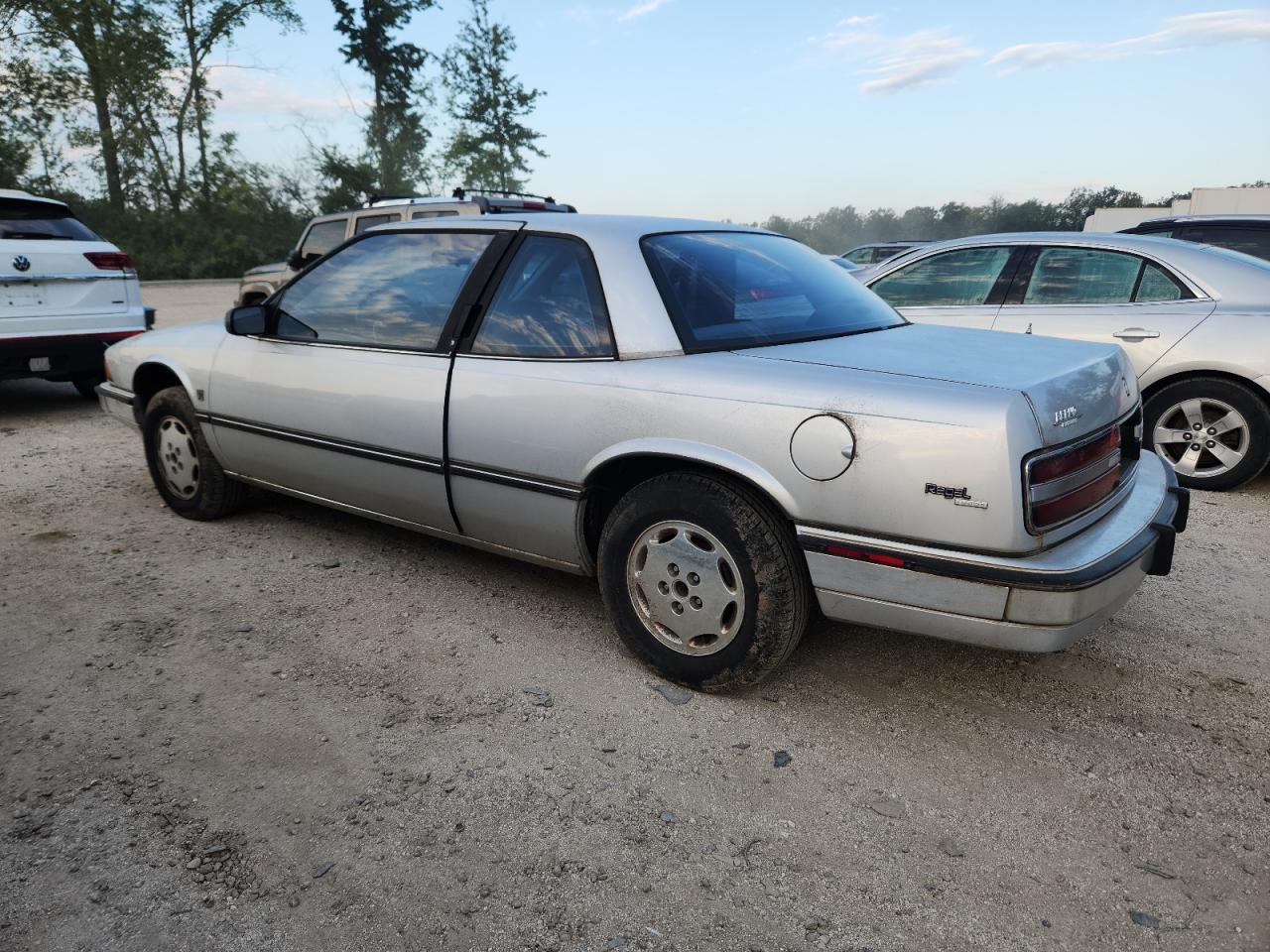 1988 Buick Regal Custom Серебряный vin: 2G4WB14W8J1411303