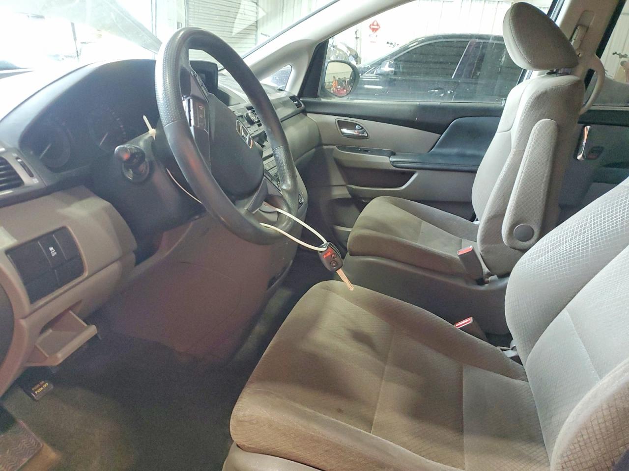 2014 Honda Odyssey Lx Silver vin: 5FNRL5H2XEB056926