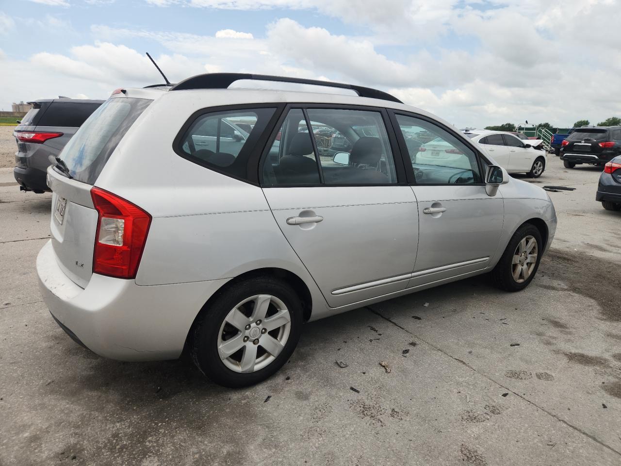 2009 Kia Rondo Base Серебряный vin: KNAFG528797271788