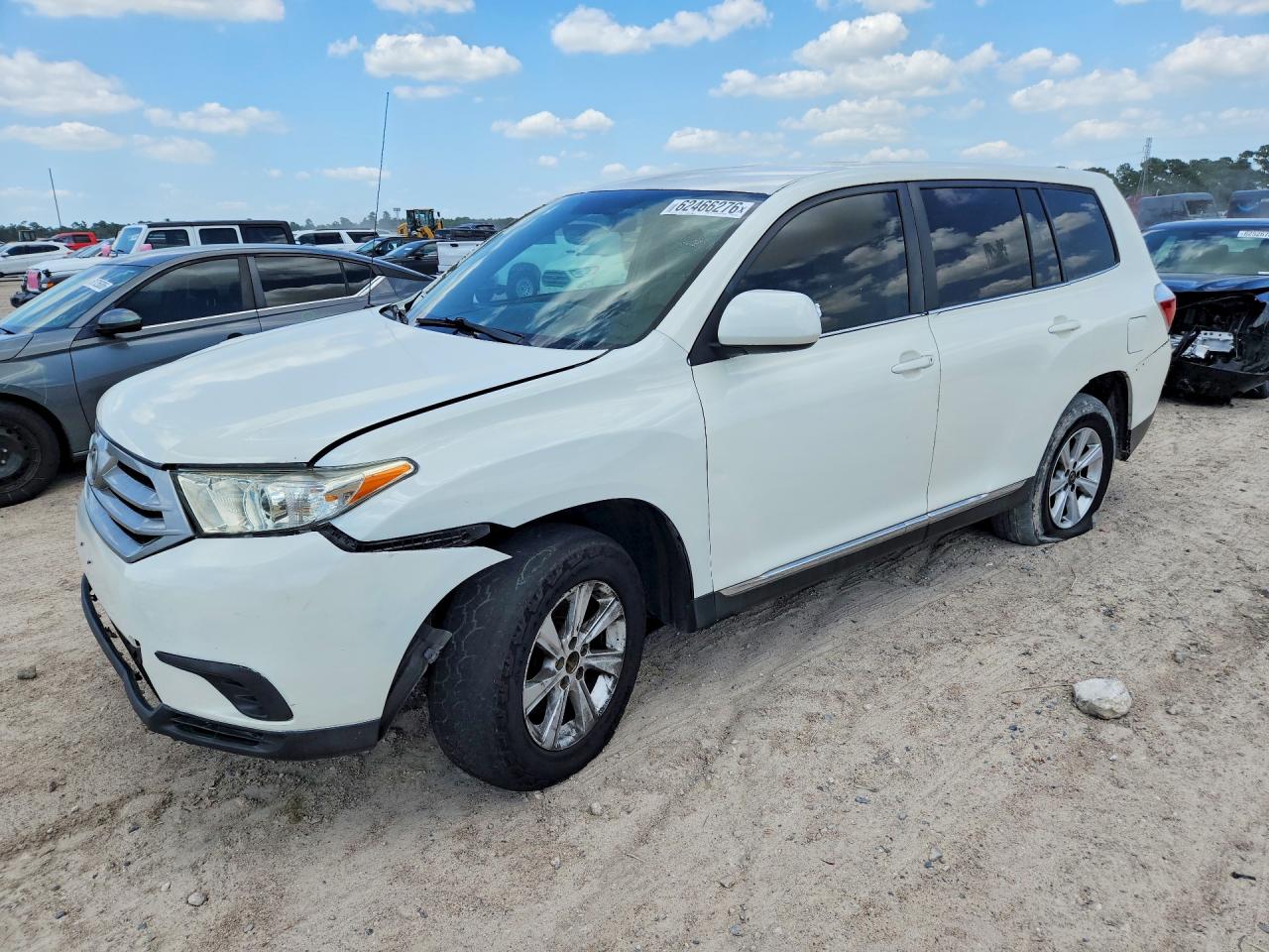 2012 Toyota Highlander Base White vin: 5TDZK3EH2CS061160